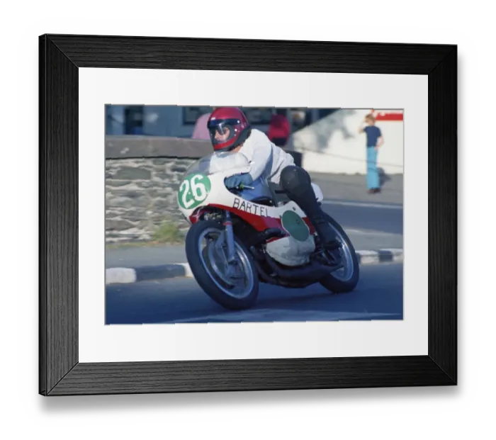 Framed Print : Dickie Oscroft (Yamaha) 1974 Lightweight Manx Grand Prix Framed Print : Dickie Oscroft (Yamaha) 1974 Lightweight Manx Grand Prix