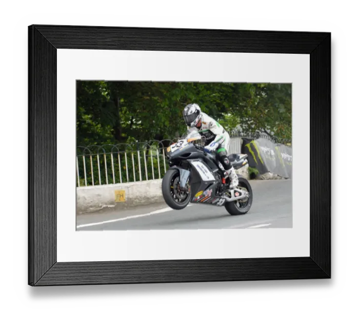Framed Print : Jimmie Moore (Yamaha) 2010 Superbike TT Framed Print : Jimmie Moore (Yamaha) 2010 Superbike TT