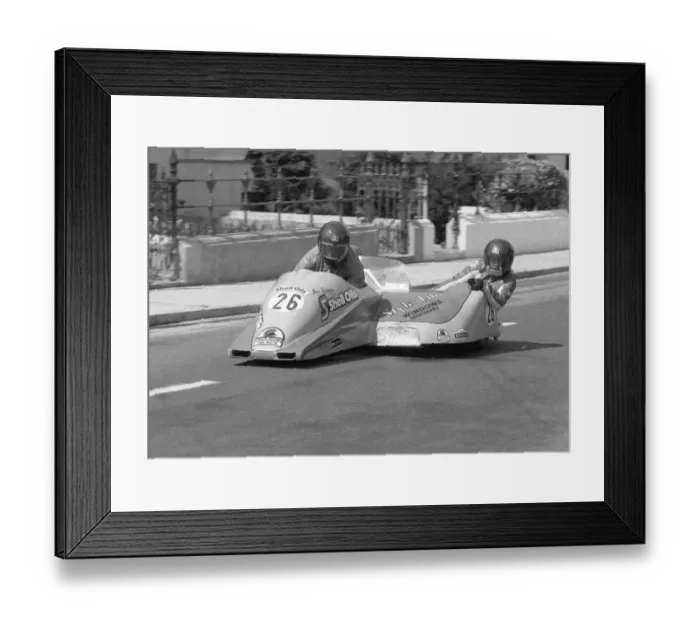 Framed Print : Frank Illingworth & David Huntingdon (Yamaha) 1984 Sidecar TT Framed Print : Frank Illingworth & David Huntingdon (Yamaha) 1984 Sidecar TT