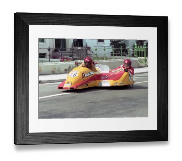 Framed Print : Frank Illingworth & Andrew Oldroyd (Yamaha) 1984 Sidecar TT Framed Print : Frank Illingworth & Andrew Oldroyd (Yamaha) 1984 Sidecar TT