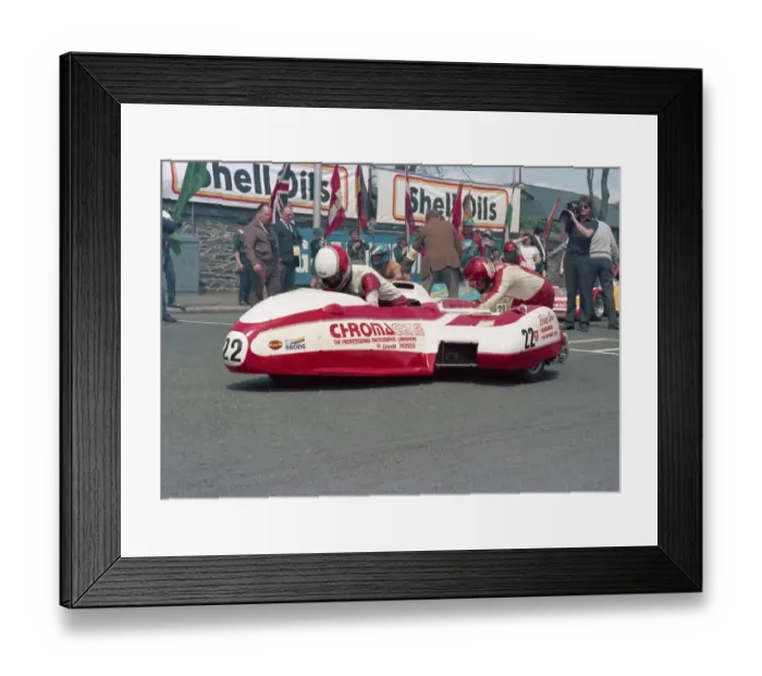 Framed Print : Brian Gray & David Huntingdon (Honda) 1986 Sidecar TT Framed Print : Brian Gray & David Huntingdon (Honda) 1986 Sidecar TT