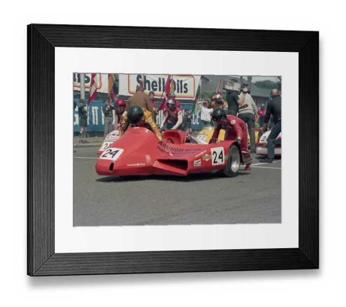 Framed Print : Alan May & Ian Finch (Yamaha) 1986 Sidecar TT