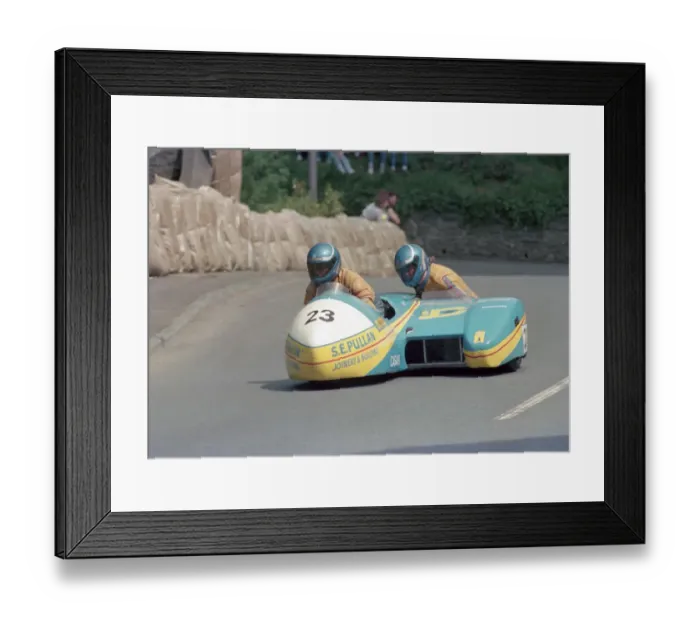 Framed Print : Stephen Pullan & Adam Smith (Baker Yamaha) 1986 Sidecar TT Framed Print : Stephen Pullan & Adam Smith (Baker Yamaha) 1986 Sidecar TT