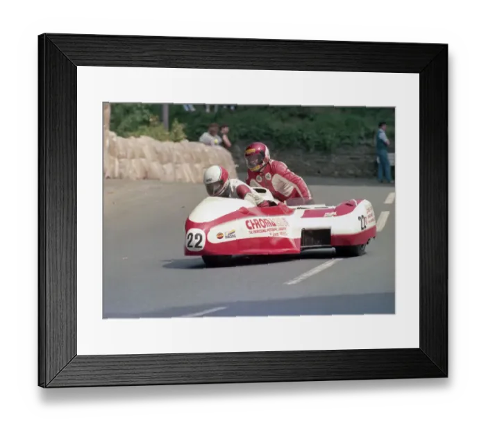 Framed Print : Bryan Gray & David Huntingdon (Honda) 1986 Sidecar TT Framed Print : Bryan Gray & David Huntingdon (Honda) 1986 Sidecar TT