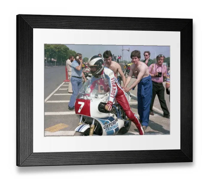 Framed Print : Phil Read (Oxford Suzuki) 1982 Formula One TT Framed Print : Phil Read (Oxford Suzuki) 1982 Formula One TT