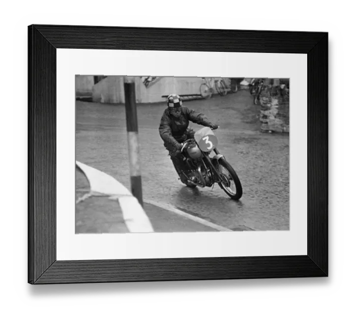 Framed Print : Leo Starr (Triumph) 1949 Senior Clubman TT Framed Print : Leo Starr (Triumph) 1949 Senior Clubman TT