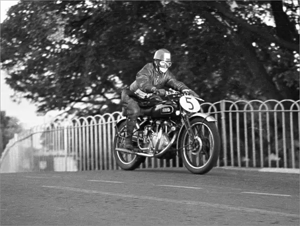 Chris Horn (Vincent) 1949 1000 Clubman TT