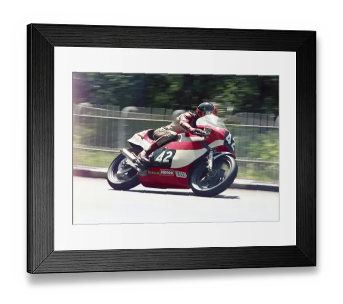 Framed Print : Mike Booys (Pinfold Yamaha) 1987 Formula Two TT Framed Print : Mike Booys (Pinfold Yamaha) 1987 Formula Two TT
