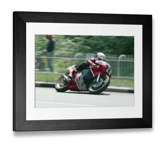 Framed Print : Steve Hislop (Yamaha) 1987 Formula Two TT