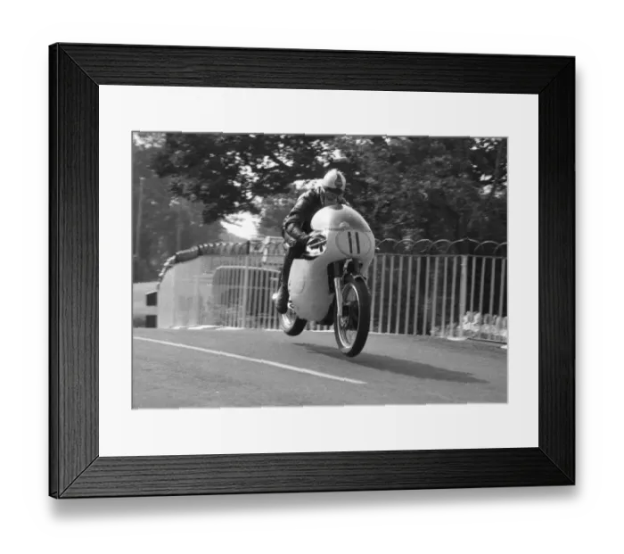 Framed Print : Bob Mawby (Norton) 1963 Senior Manx Grand Prix Framed Print : Bob Mawby (Norton) 1963 Senior Manx Grand Prix