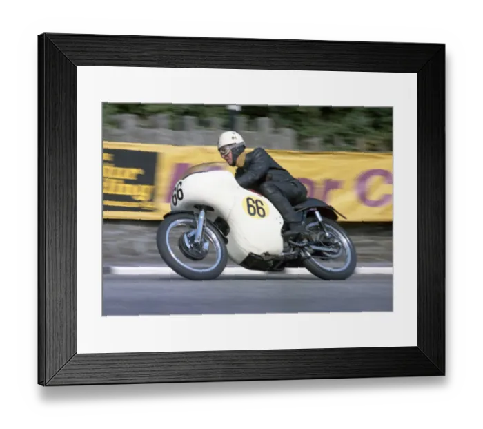 Framed Print : Chris East (Matchless) 1967 Senior Manx Grand Prix Framed Print : Chris East (Matchless) 1967 Senior Manx Grand Prix