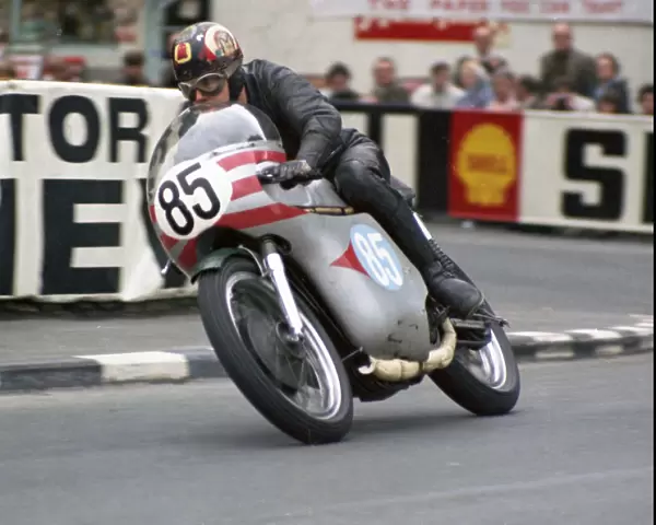 Peter Daw (Norton) 1968 Junior Manx Grand Prix