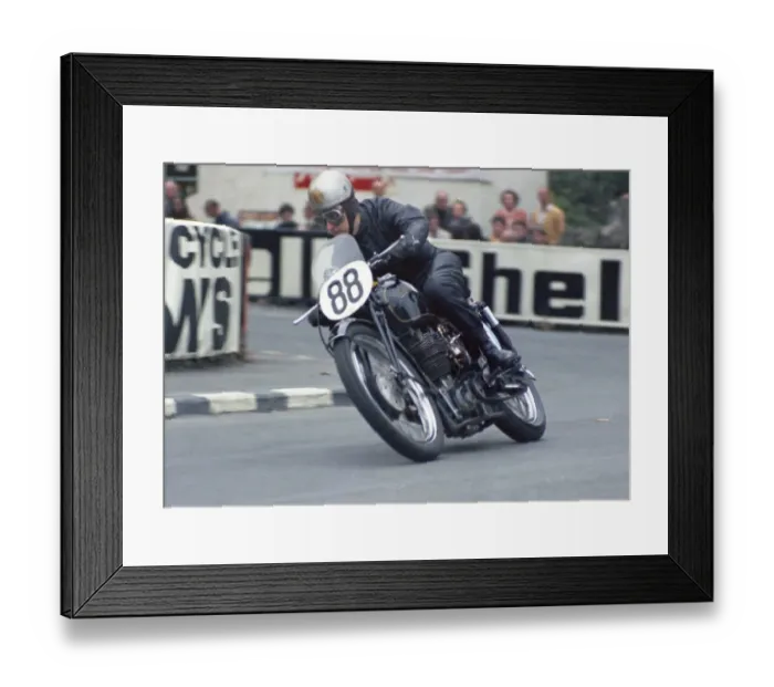 Framed Print : Phil Hodgkiss (Velocette) 1968 Junior Manx Grand Prix Framed Print : Phil Hodgkiss (Velocette) 1968 Junior Manx Grand Prix