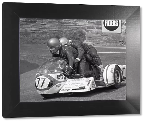 Reg Spooncer & John Herbert (Norton) 1975 1000 Sidecar TT