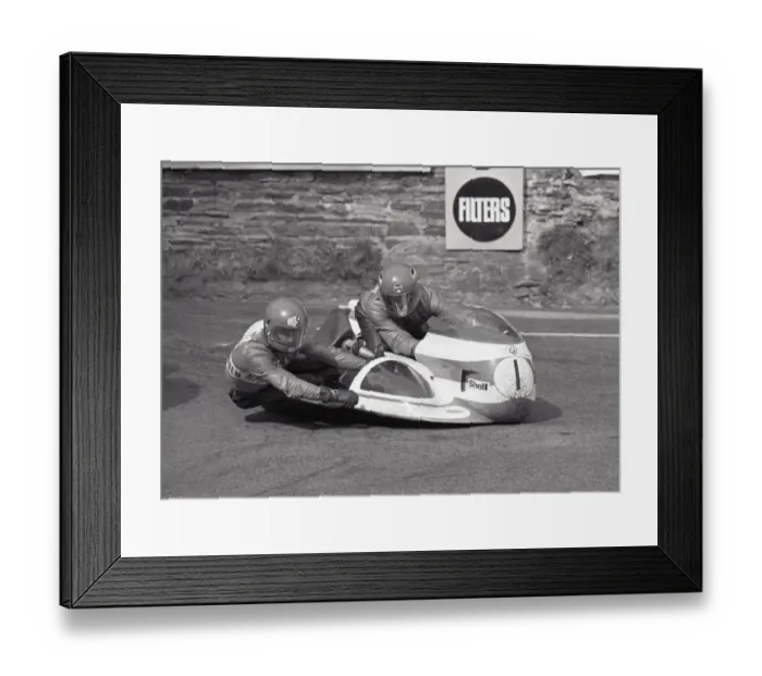 Framed Print : Siegfried Schauzu & Wolfgang Kalauch (BMW) 1975 1000 Sidecar TT Framed Print : Siegfried Schauzu & Wolfgang Kalauch (BMW) 1975 1000 Sidecar TT