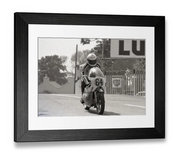 Framed Print : Mick Poxon (Suzuki) 1975 Senior TT Framed Print : Mick Poxon (Suzuki) 1975 Senior TT