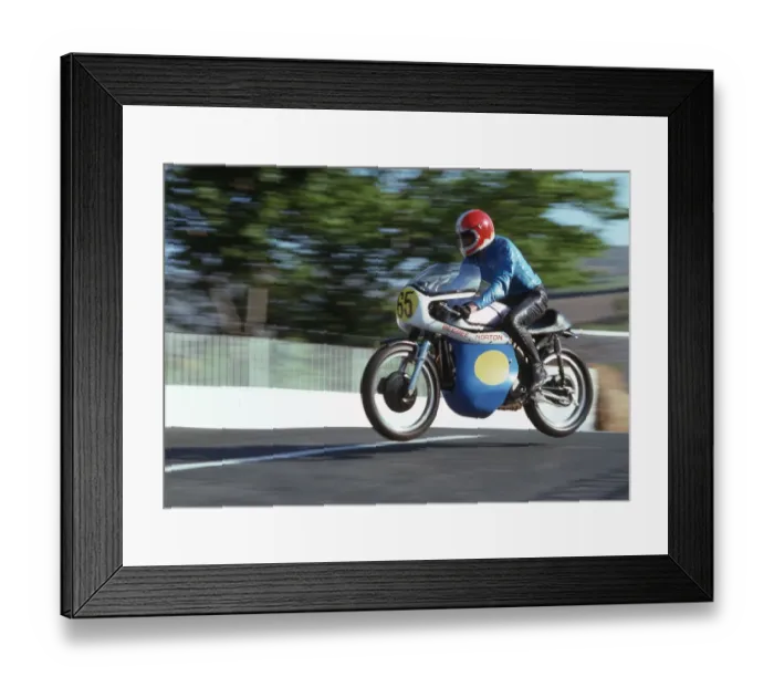 Framed Print : Malcolm Lucas (Bee Bee Norton) 1975 Senior TT Framed Print : Malcolm Lucas (Bee Bee Norton) 1975 Senior TT