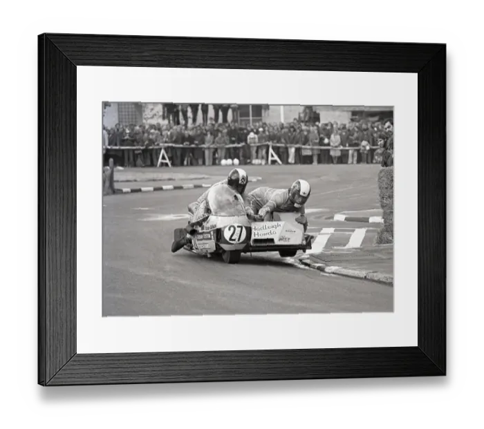 Framed Print : Malcolm Aldrick & Paul Beasley (Hadleigh Honda) 1975 1000 Sidecar TT Framed Print : Malcolm Aldrick & Paul Beasley (Hadleigh Honda) 1975 1000 Sidecar TT