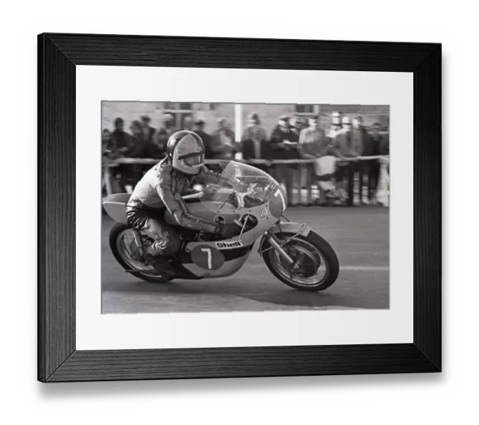 Framed Print : Phil Carpenter (Yamaha) 1975 Lightweight TT Framed Print : Phil Carpenter (Yamaha) 1975 Lightweight TT