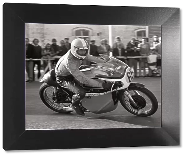 Malcolm Lucas (Bee Bee Norton) 1975 Senior TT