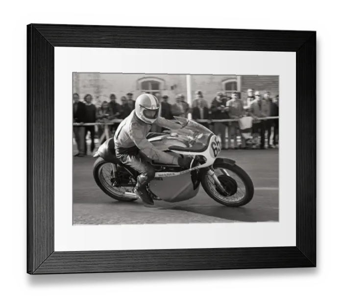 Framed Print : Malcolm Lucas (Bee Bee Norton) 1975 Senior TT Framed Print : Malcolm Lucas (Bee Bee Norton) 1975 Senior TT