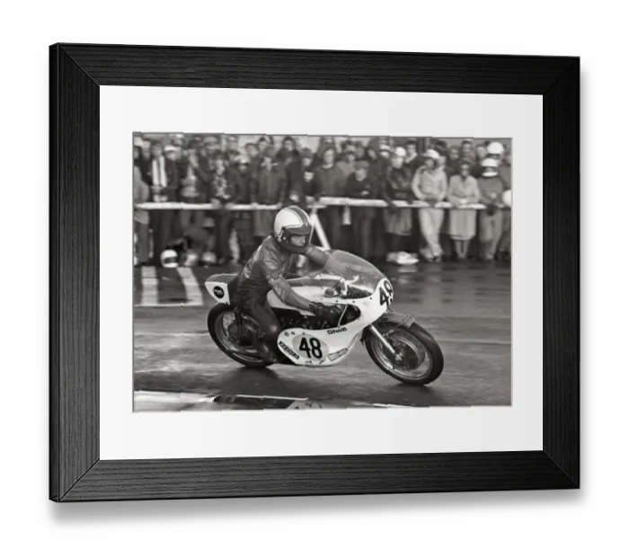 Framed Print : Mick Chatterton (Yamaha) 1975 Senior TT Framed Print : Mick Chatterton (Yamaha) 1975 Senior TT
