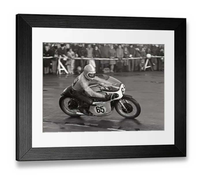 Framed Print : Malcolm Lucas (Bee Bee Norton) 1975 Senior TT Framed Print : Malcolm Lucas (Bee Bee Norton) 1975 Senior TT