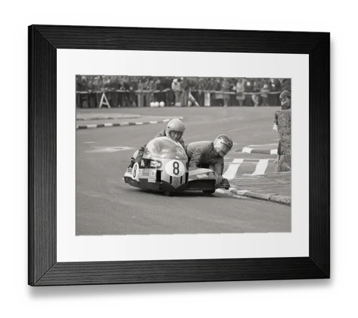Framed Print : Trevor Ireson & Dave Houghton (Konig) 1975 1000 Sidecar TT