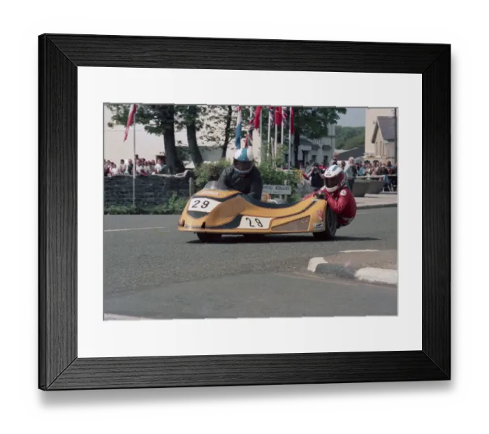 Framed Print : Helmut Lunemann & Mike Cain (Yamaha) 1986 Sidecar TT Framed Print : Helmut Lunemann & Mike Cain (Yamaha) 1986 Sidecar TT
