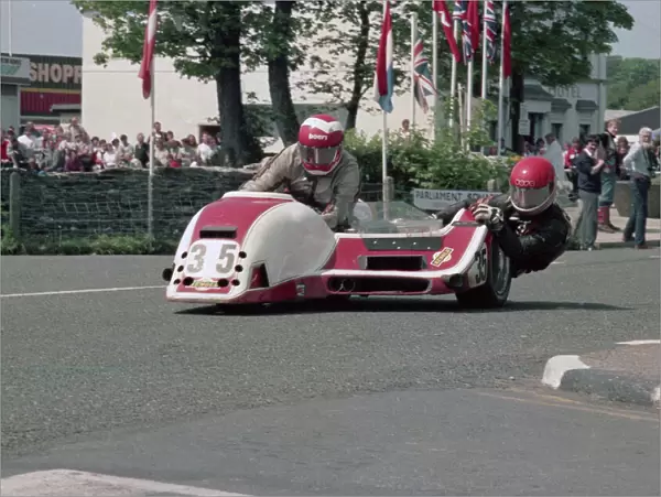 Bryan Hargreaves & Brian Cooper (Suzuki) 1986 Sidecar TT