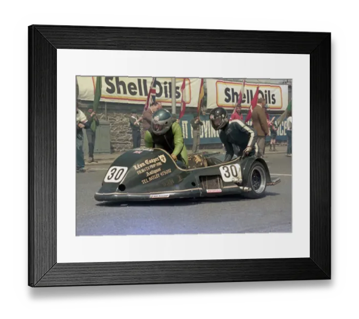 Framed Print : Neil Smith & Phil Gravel (Yamaha) 1986 Sidecar TT Framed Print : Neil Smith & Phil Gravel (Yamaha) 1986 Sidecar TT