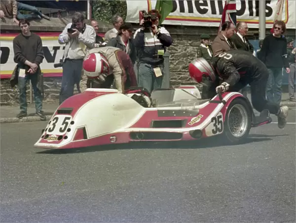 Bryan Hargreaves & Brian Cooper (Suzuki) 1986 Sidecar TT
