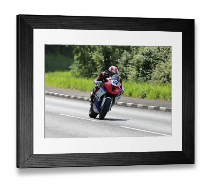 Framed Print : Richard Wilson (BMW) 2019 Senior TT Framed Print : Richard Wilson (BMW) 2019 Senior TT