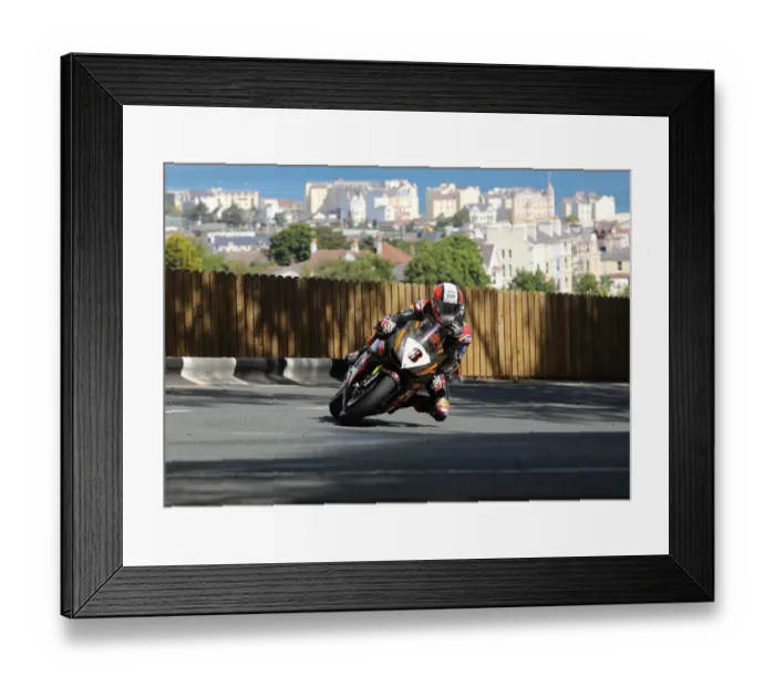 Framed Print : Michael Rutter (BMW) 2019 Superstock TT Framed Print : Michael Rutter (BMW) 2019 Superstock TT