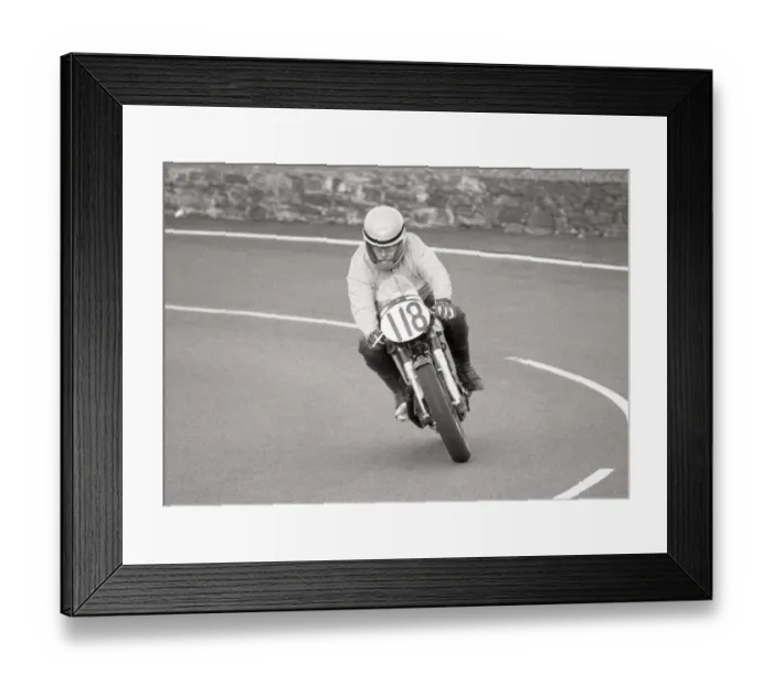 Framed Print : Phil Moss (Norton) 1985 Classic Manx Grand Prix