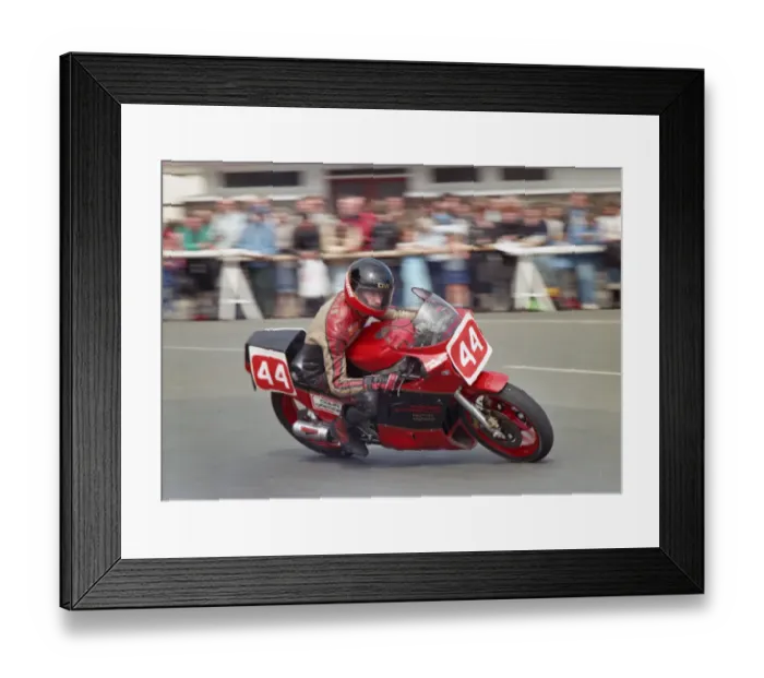 Framed Print : Dave Wallis (Suzuki) 1987 Newcomers Manx Grand Prix