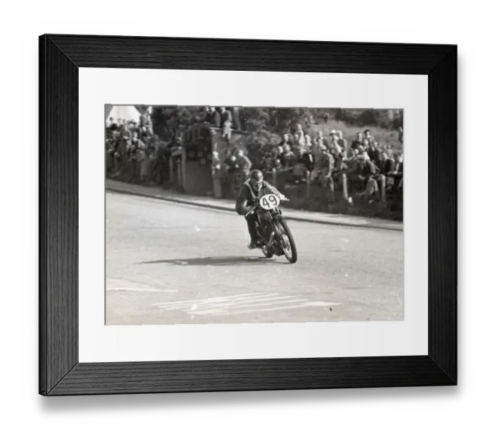 Framed Print : Bill Lomas (Velocette) 1949 Junior Manx Grand Prix Framed Print : Bill Lomas (Velocette) 1949 Junior Manx Grand Prix