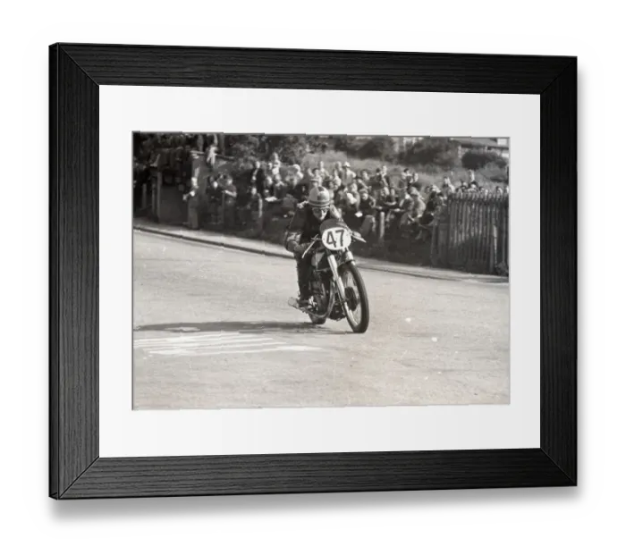 Framed Print : Malcolm Templeton (Norton) 1949 Junior Manx Grand Prix Framed Print : Malcolm Templeton (Norton) 1949 Junior Manx Grand Prix