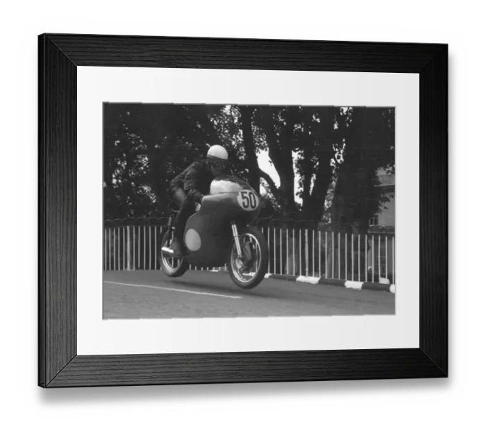 Framed Print : Brian Carr (Norton) 1962 Senior Manx Grand Prix practice Framed Print : Brian Carr (Norton) 1962 Senior Manx Grand Prix practice