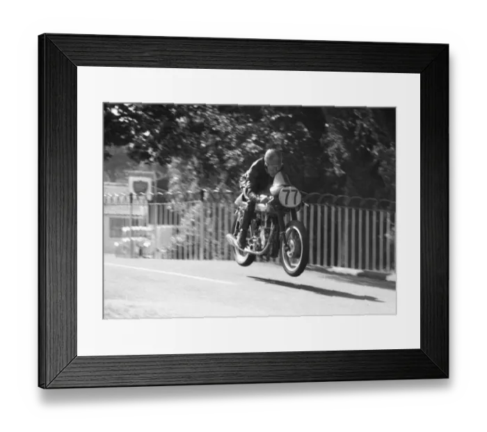 Framed Print : Charles Morgan (Velocette) 1961 Senior Manx Grand Prix practice Framed Print : Charles Morgan (Velocette) 1961 Senior Manx Grand Prix practice