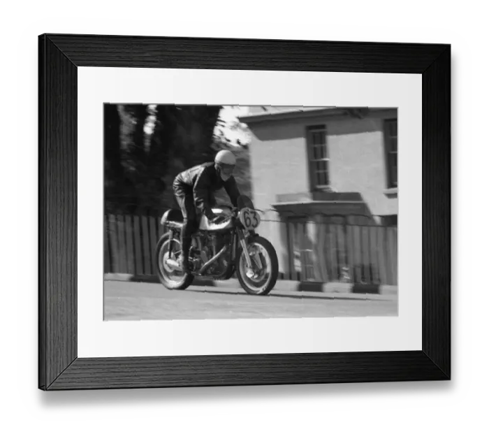 Framed Print : Brian Carr (Norton) 1961 Senior Manx Grand Prix Framed Print : Brian Carr (Norton) 1961 Senior Manx Grand Prix