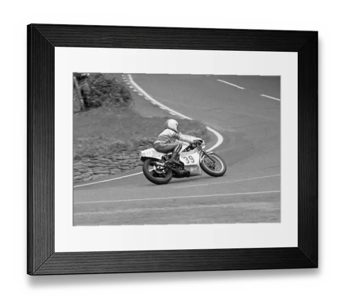 Framed Print : Gordon Farmer (Yamaha) 1981 Senior Manx Grand Prix Framed Print : Gordon Farmer (Yamaha) 1981 Senior Manx Grand Prix