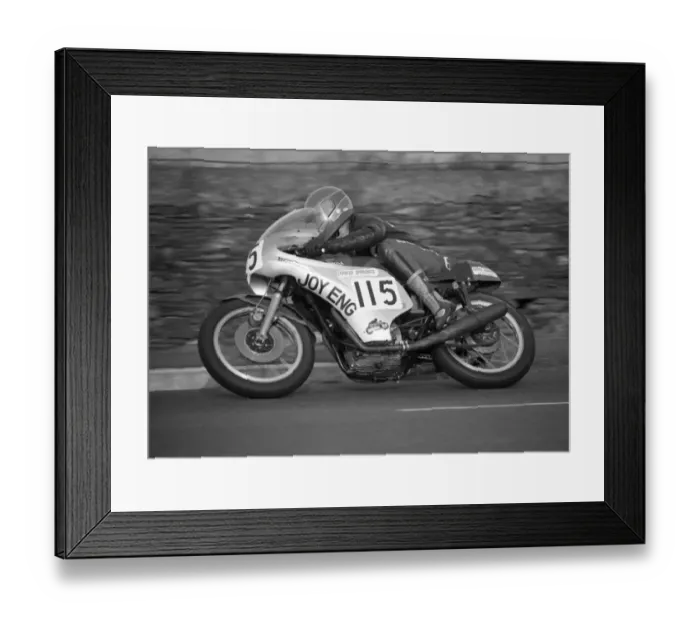 Framed Print : Rob Brewer (Honda) 1986 Classic junior Manx Grand Prix Framed Print : Rob Brewer (Honda) 1986 Classic junior Manx Grand Prix