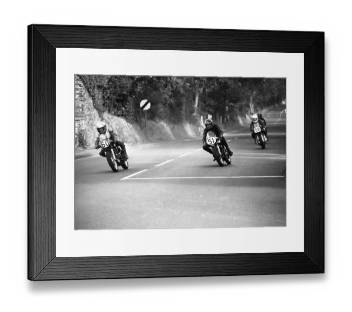 Framed Print : Andy Molner & Duncan Hosie (Norton) 1986 Classic Senior Manx Grand Prix Framed Print : Andy Molner & Duncan Hosie (Norton) 1986 Classic Senior Manx Grand Prix
