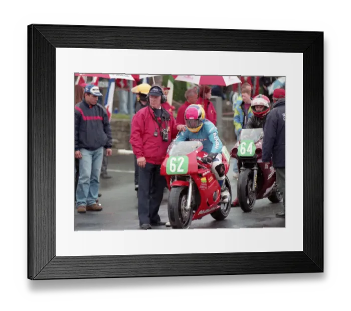 Framed Print : Paul Williams (Honda) 1998 Lightweight 400 TT Framed Print : Paul Williams (Honda) 1998 Lightweight 400 TT