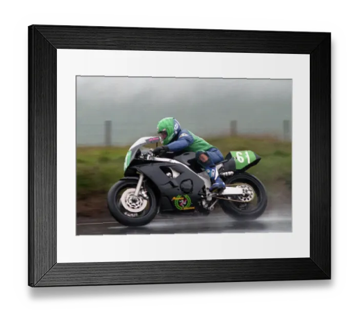 Framed Print : Nigel Piercy (Yamaha) 1998 Lightweight 400 TT