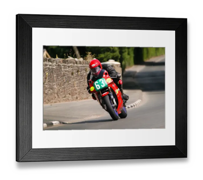 Framed Print : Adrian Crossan (Kawasaki) 2004 Lighweight 400 TT Framed Print : Adrian Crossan (Kawasaki) 2004 Lighweight 400 TT