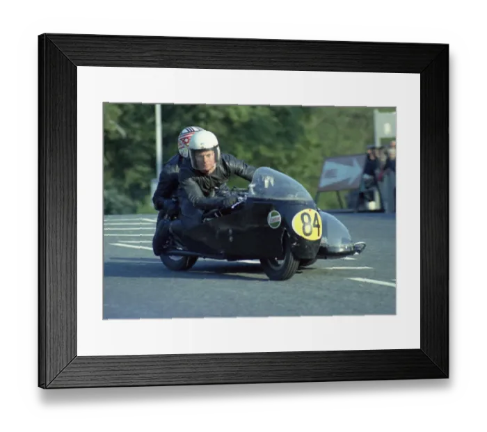 Framed Print : Mick Cain & Beverley Martin (Triumph) 1972 750 Sidecar TT Framed Print : Mick Cain & Beverley Martin (Triumph) 1972 750 Sidecar TT