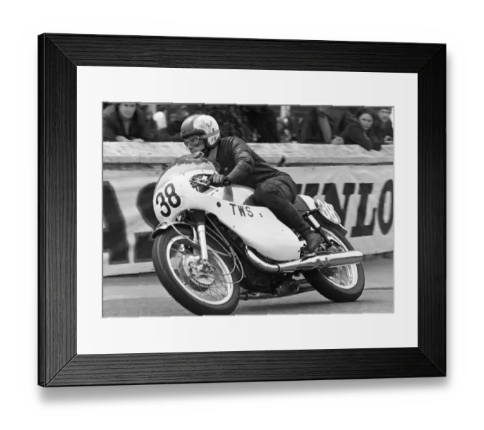 Framed Print : Gordon Pantall (Suzuki) 1971 Production TT Framed Print : Gordon Pantall (Suzuki) 1971 Production TT