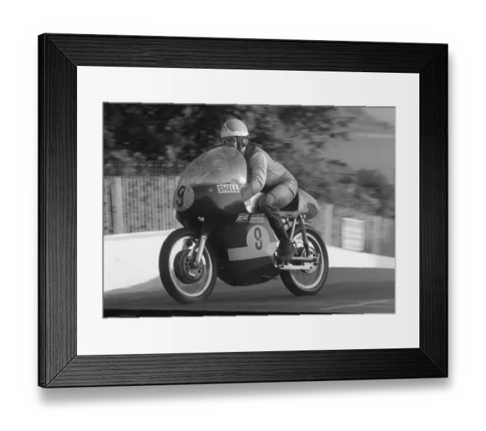 Framed Print : Tom Dickie (Kuhn Seeley) 1970 Senior TT practice Framed Print : Tom Dickie (Kuhn Seeley) 1970 Senior TT practice